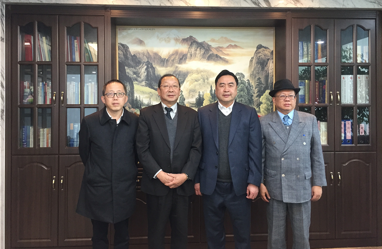 趙振元和陳宗欣教授、蛯子晴夫總經(jīng)理、愛德中創(chuàng)公司鄒克總經(jīng)理親切合影.png