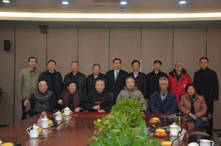 6-趙振元與老領(lǐng)導(dǎo)、大師親切合影留念.JPG