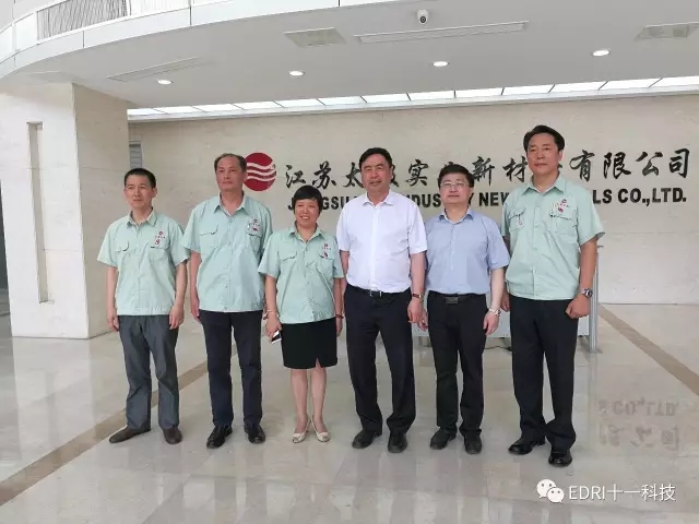 11-趙振元、孫鴻偉與江蘇太極總經(jīng)理徐新予等管理層親切合影.jpg