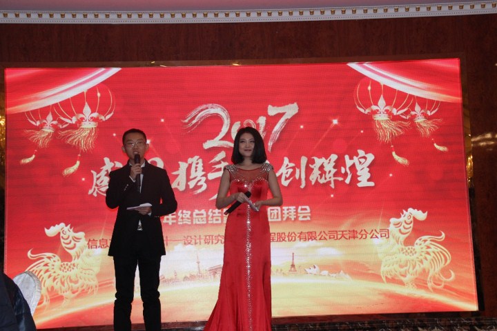 6-主持人與臺(tái)下觀眾互動(dòng)，氣氛活躍.jpg