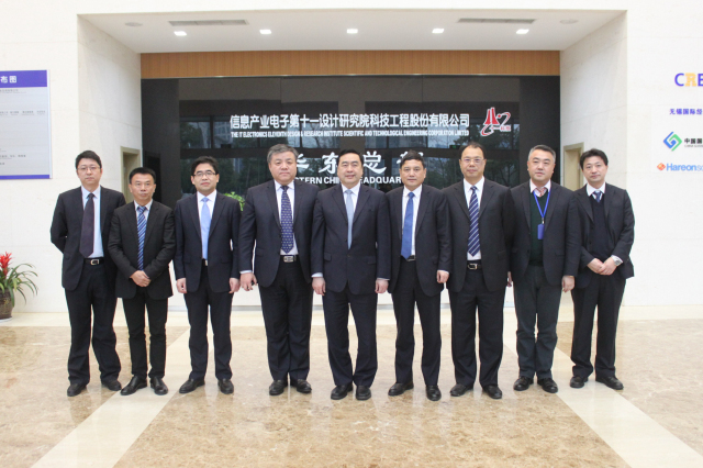 3-趙振元董事長(zhǎng)、高級(jí)副院長(zhǎng)季超等與上海寶冶集團(tuán)白小虎董事長(zhǎng)、陳剛總經(jīng)理一行親切合影.jpg