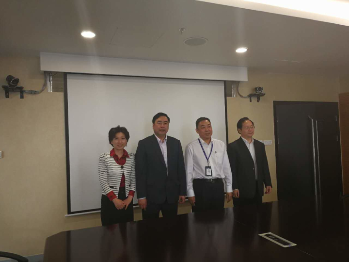 5-趙振元董事長、蔣玉梅副院長與祁寧春總經(jīng)理、吳世勇副總經(jīng)理親切合影.jpg