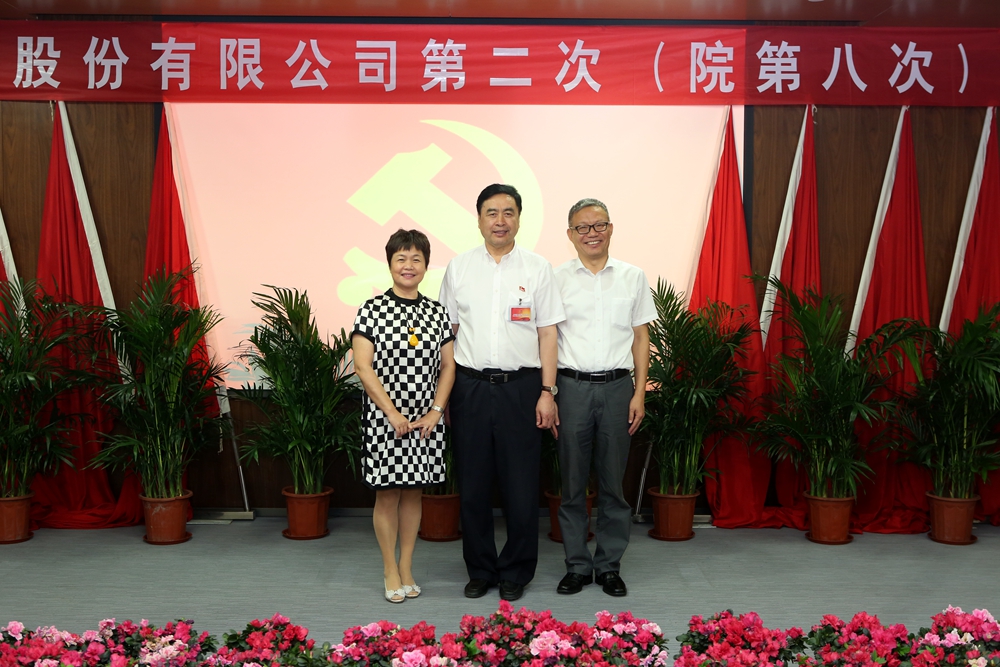 合影-趙振元書記與太極實(shí)業(yè)黨委書記褚兵、黨委副書記兼工會(huì)主席陳月芳合影.jpg